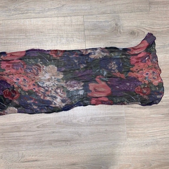 Lightweight office Black floral sheer scarf - Picture 4 of 4